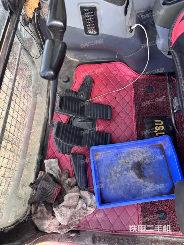 座椅右側(cè)控制臺(tái)/鑰匙門/油門/含右手柄（駕駛室部分）