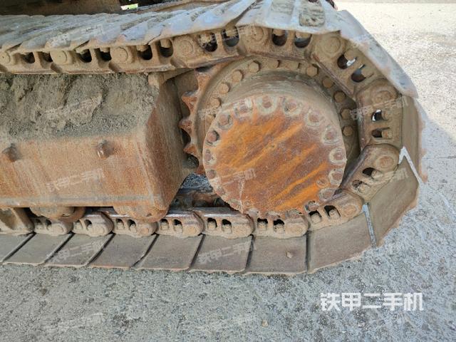 左驅(qū)動輪（行走機構(gòu)）