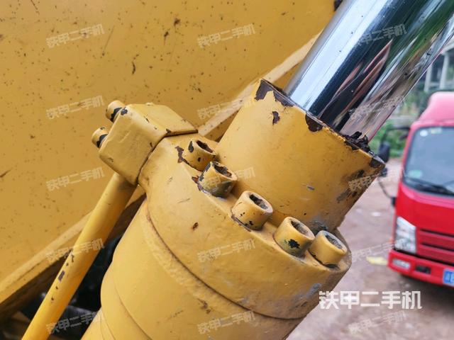 轉(zhuǎn)盤和下車架正前（工作和回轉(zhuǎn)裝置）