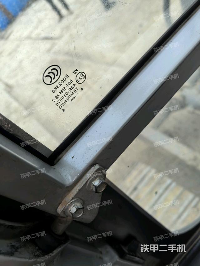 后窗玻璃角标（驾驶室部分）