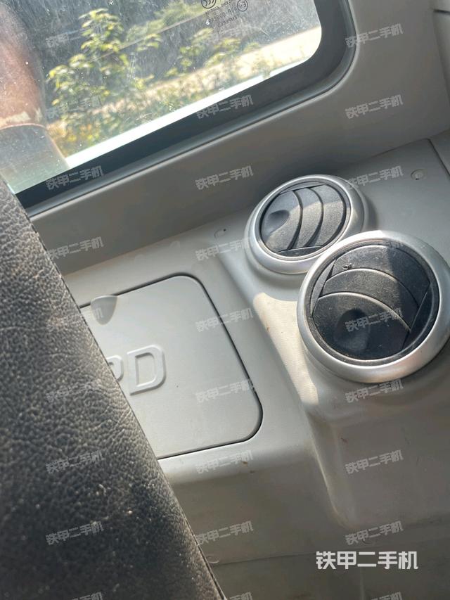 左后方玻璃角標(biāo)（駕駛室部分）