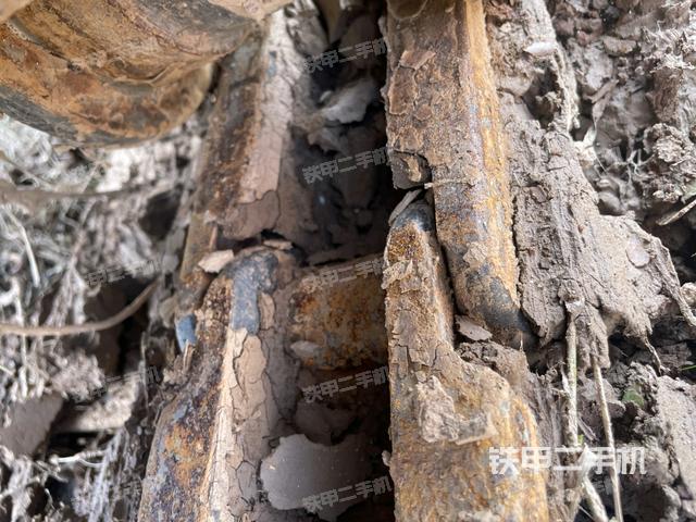 左側(cè)行走馬達(dá)蓋板（行走機(jī)構(gòu)）