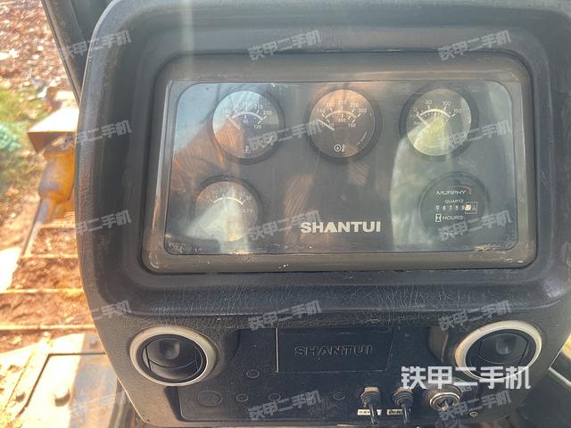 驾驶室操作台（设备外观及核心部件）