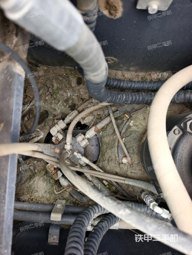 中央回转接头特写（上车部件）