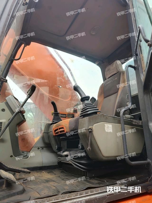 驾驶室整体（整机外观）