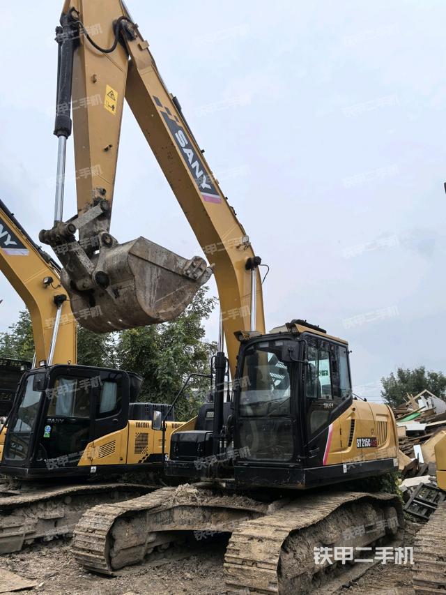 三一重工SY215C挖掘机