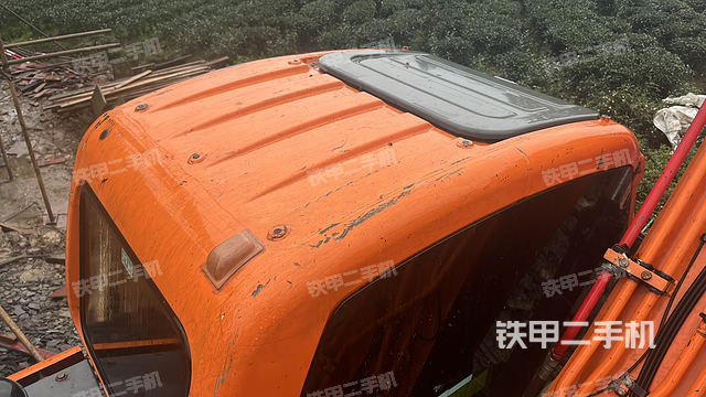 驾驶室顶部（整机外观）