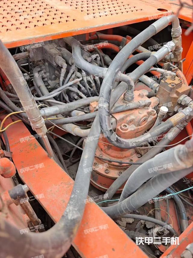 回轉(zhuǎn)馬達和主控閥（整機外觀）