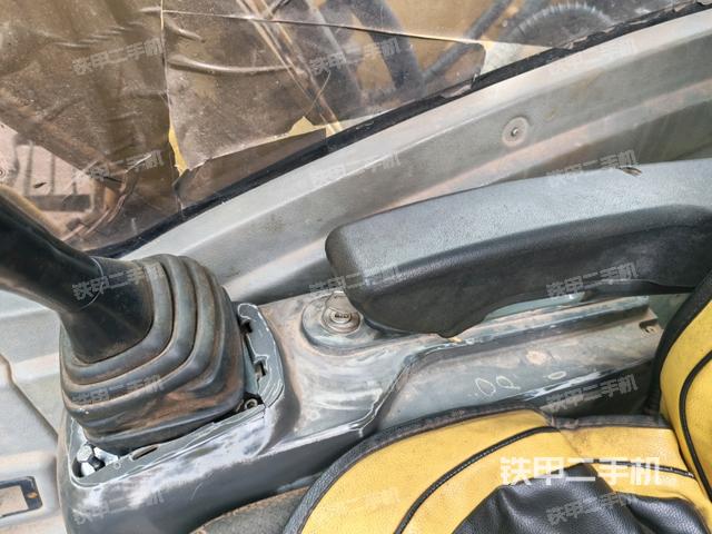 座椅左側(cè)控制臺(tái)/音響/含左手柄（駕駛室部分）