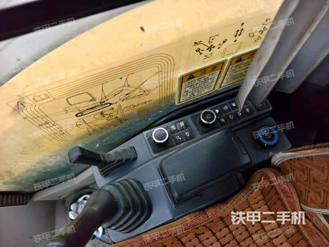 座椅右側(cè)控制臺/鑰匙門/油門/含右手柄（駕駛室部分）