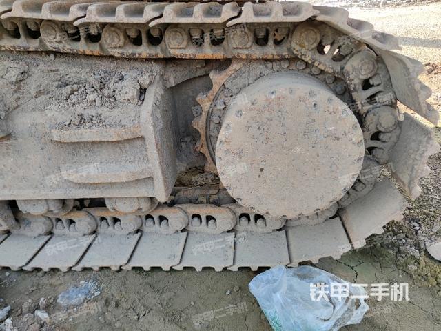 左驅(qū)動輪（行走機(jī)構(gòu)）