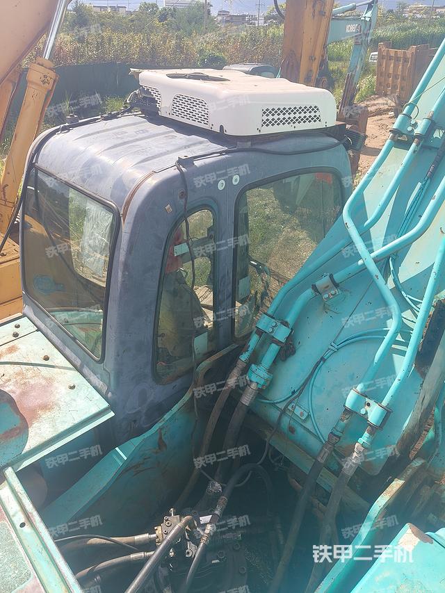 驾驶室顶部（整机外观）