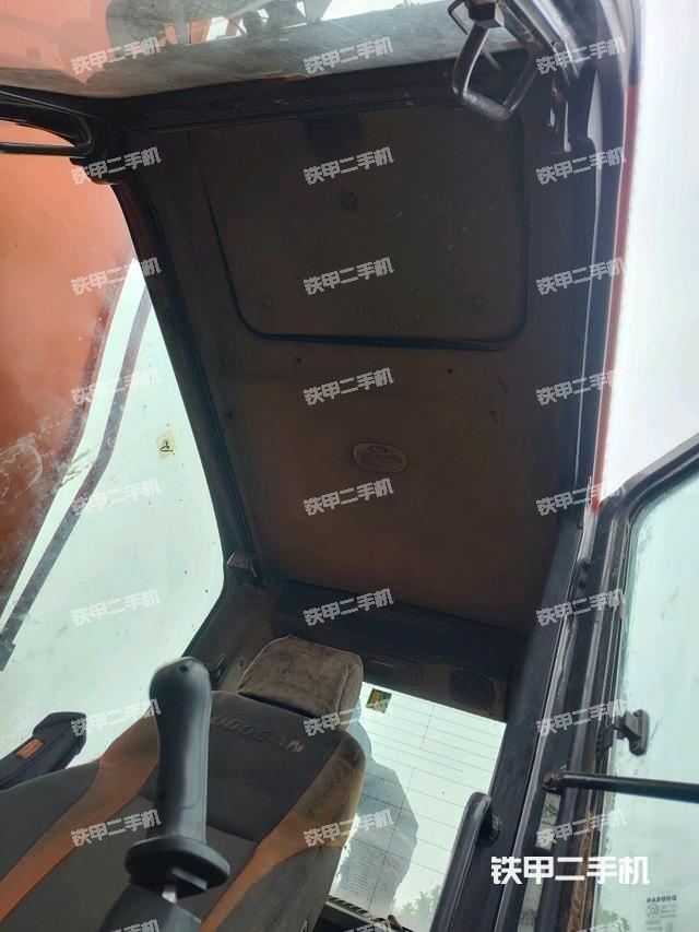 驾驶室顶部（整机外观）