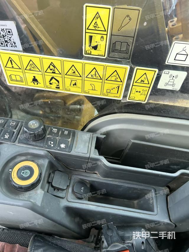 座椅左側(cè)控制臺(tái)/音響/含左手柄（駕駛室部分）