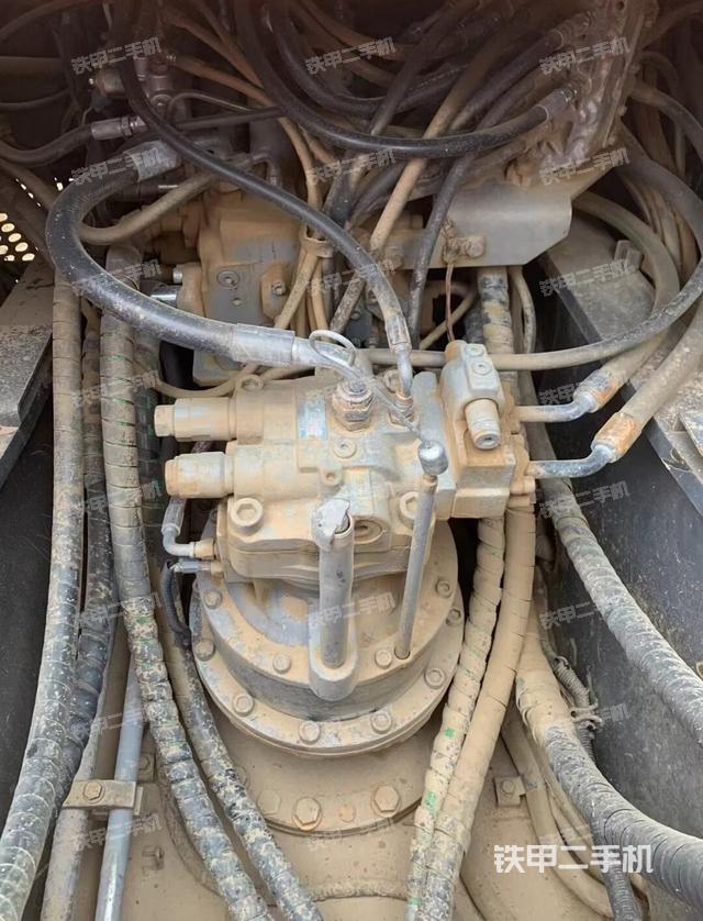 回转马达和主控阀（整机外观）