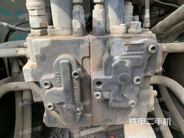 回轉(zhuǎn)馬達(dá)和主控閥（整機(jī)外觀）