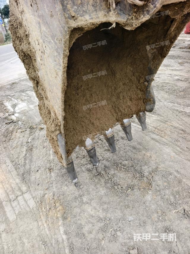 铲斗右后整体（工作和回转装置）