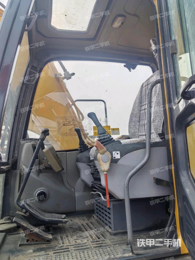 駕駛室整體（整機(jī)外觀）