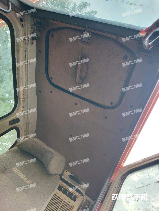 驾驶室顶部（整机外观）