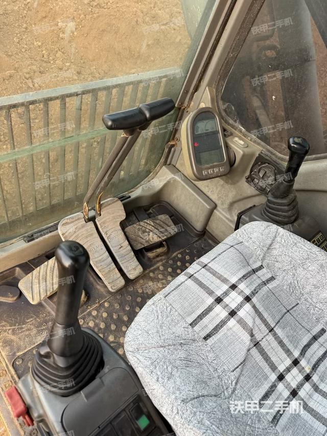 驾驶室整体（整机外观）