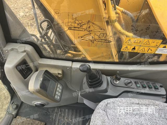 驾驶室整体（整机外观）