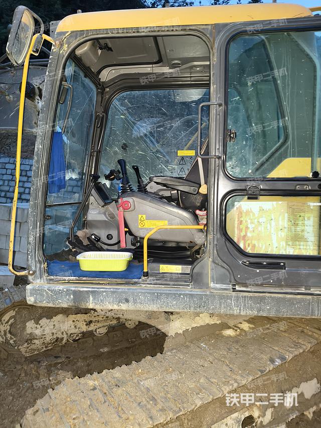 驾驶室顶部（整机外观）