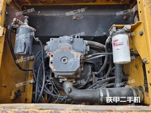 液壓泵艙室正面整體（整機(jī)外觀）