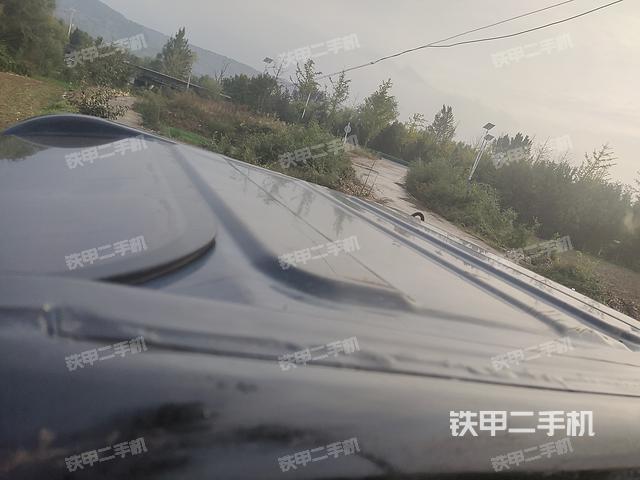 驾驶室顶部（整机外观）