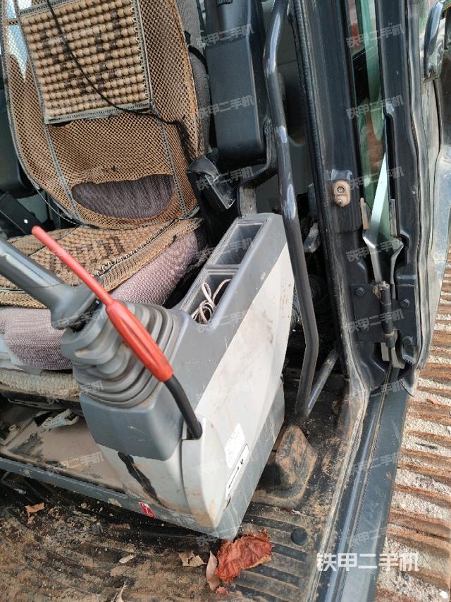 座椅左側(cè)控制臺(tái)/音響/含左手柄（駕駛室部分）