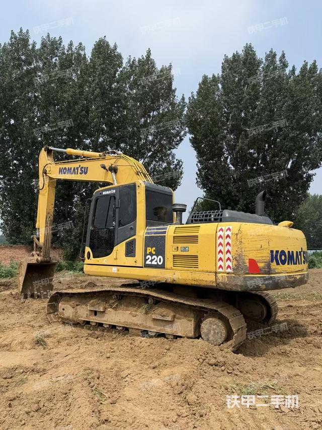 小松PC220-8M0挖掘机