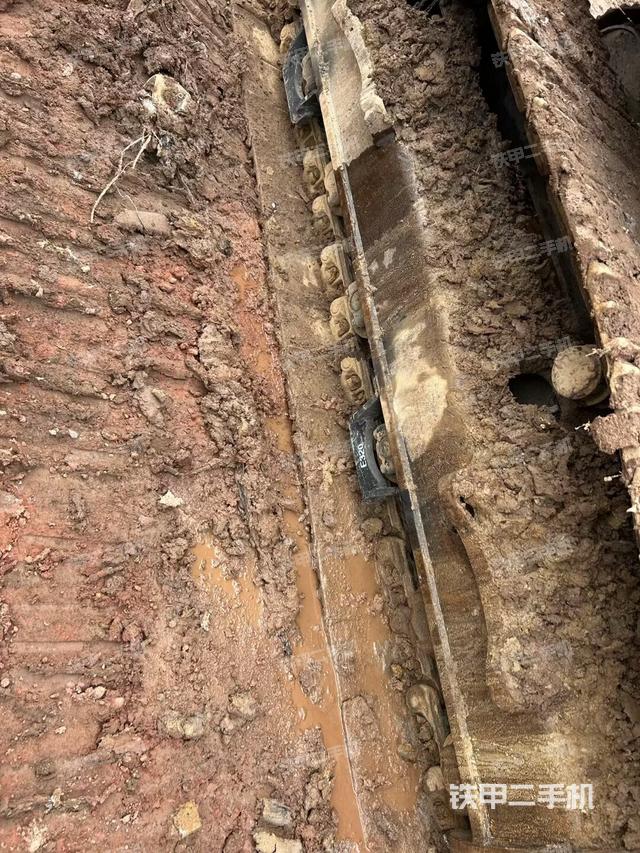 左側(cè)履帶整體?（行走機(jī)構(gòu)）