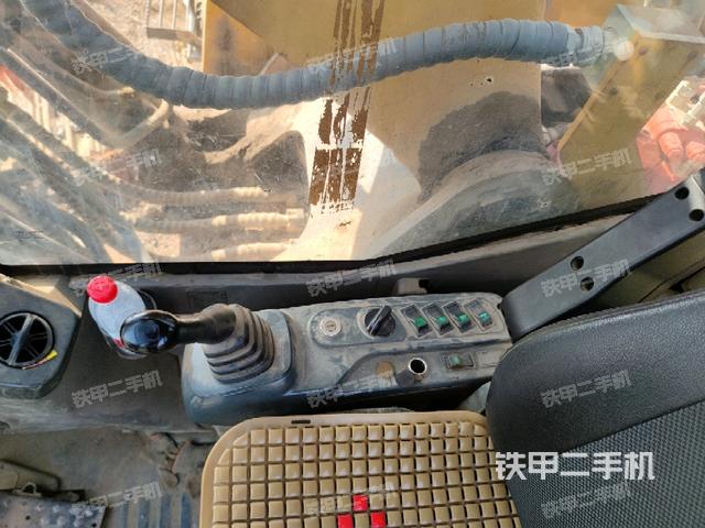 座椅右側(cè)控制臺/鑰匙門/油門/含右手柄（駕駛室部分）