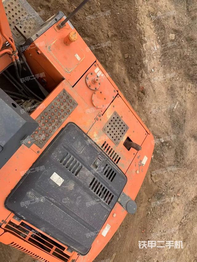 驾驶室顶部（整机外观）