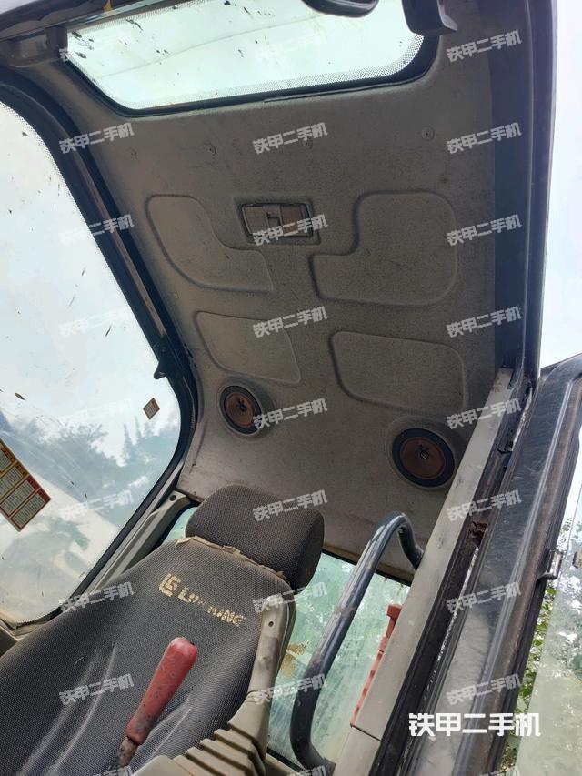 驾驶室顶部（整机外观）