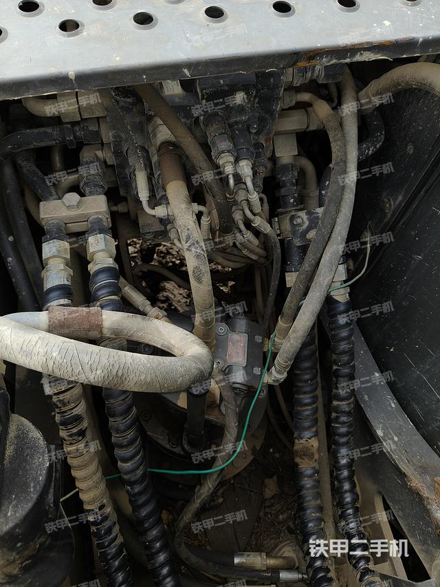 回转马达和主控阀（整机外观）