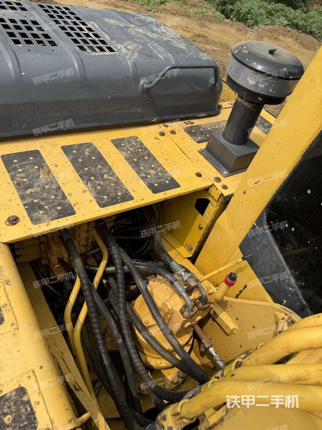 回转马达和主控阀（整机外观）