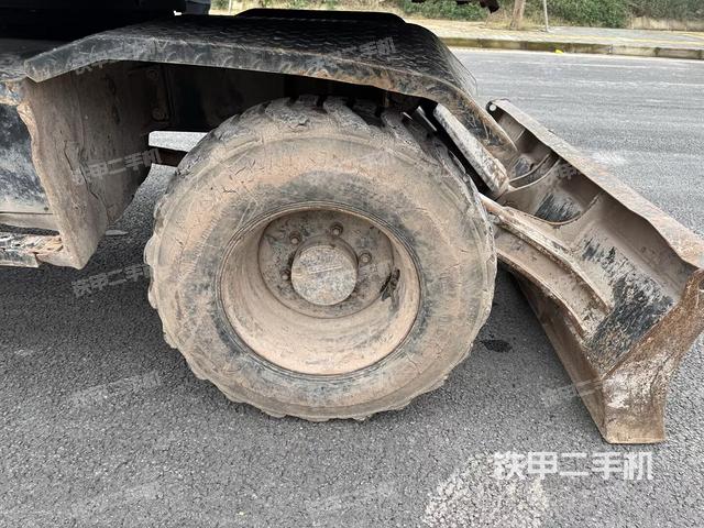 右驅(qū)動(dòng)輪（行走機(jī)構(gòu)）