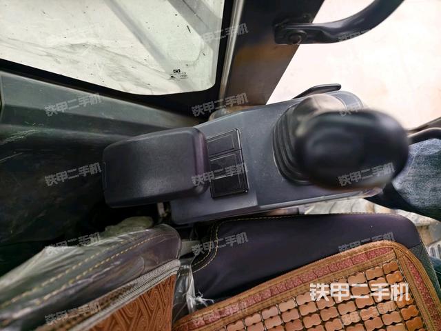 座椅左側(cè)控制臺/音響/含左手柄（駕駛室部分）