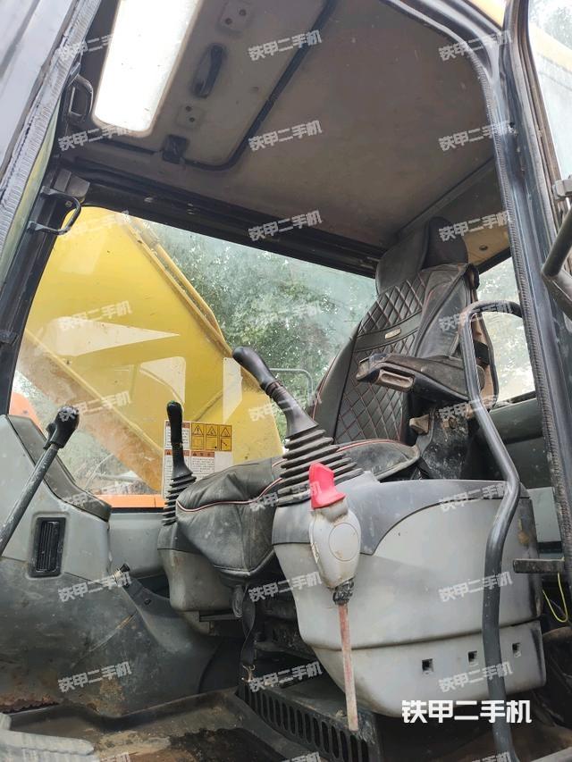 駕駛室整體（整機(jī)外觀）