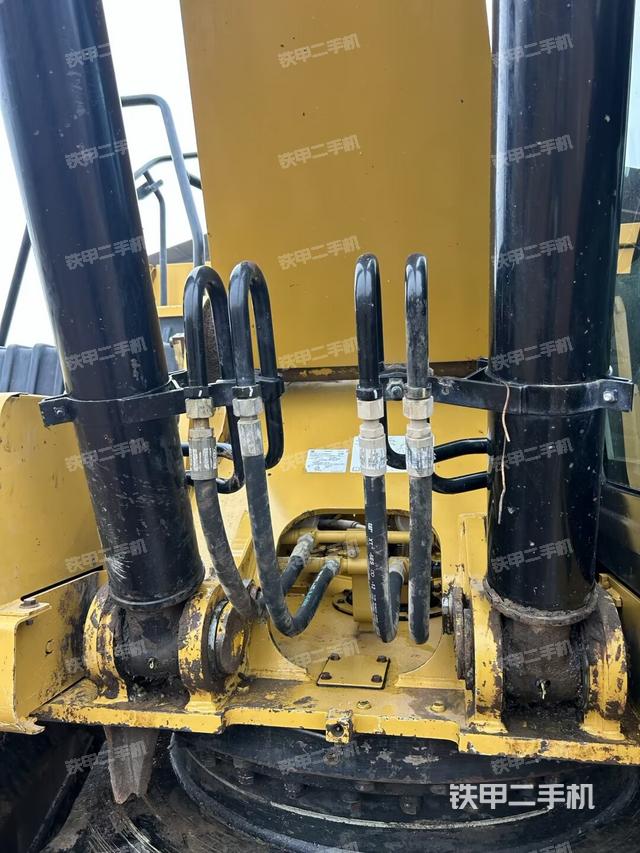 大臂油缸整體?豎拍（工作和回轉(zhuǎn)裝置）