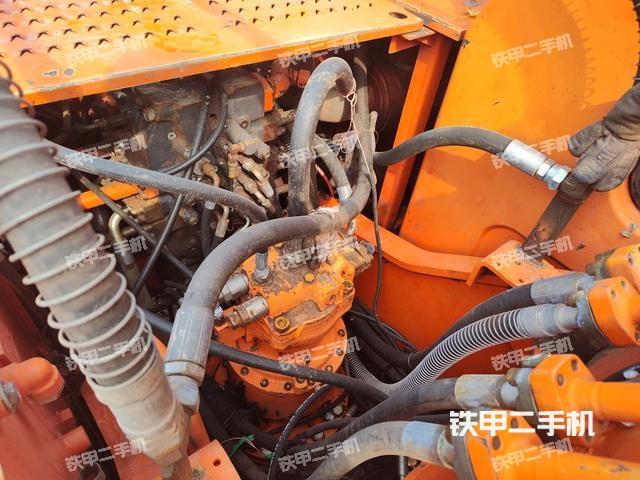 回轉(zhuǎn)馬達(dá)和主控閥（整機(jī)外觀）