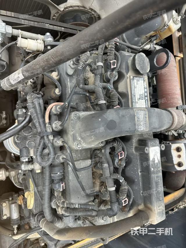 回转马达和主控阀（整机外观）