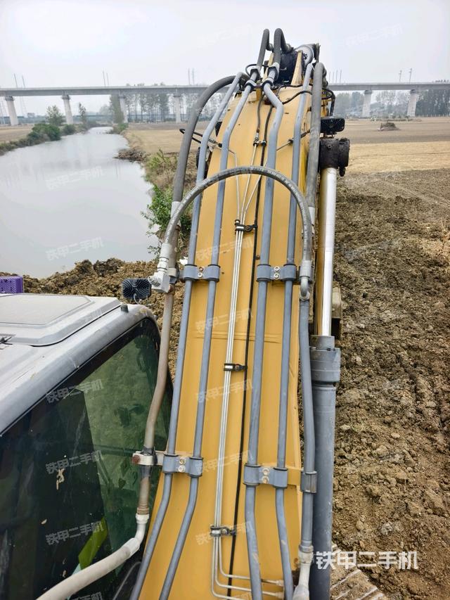 大臂背部俯视（工作和回转装置）