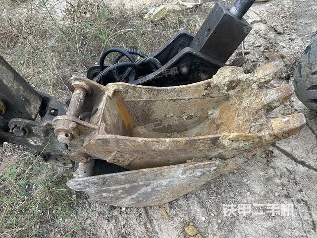 驾驶室顶部（整机外观）