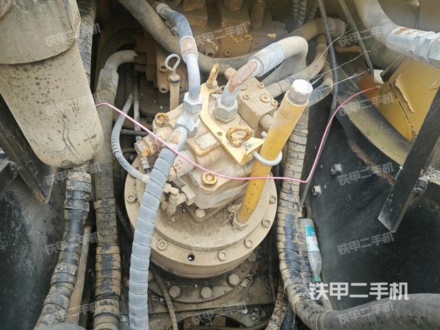 回转马达和主控阀（整机外观）