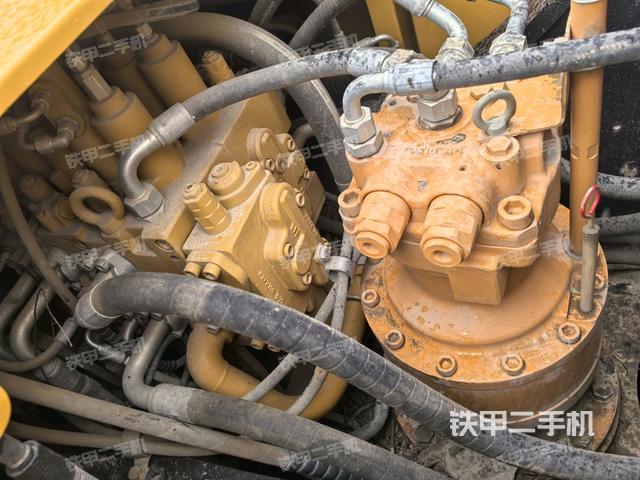 回转马达和主控阀（整机外观）