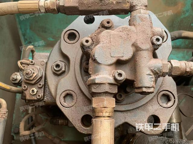 液壓泵艙室正面整體（整機(jī)外觀(guān)）