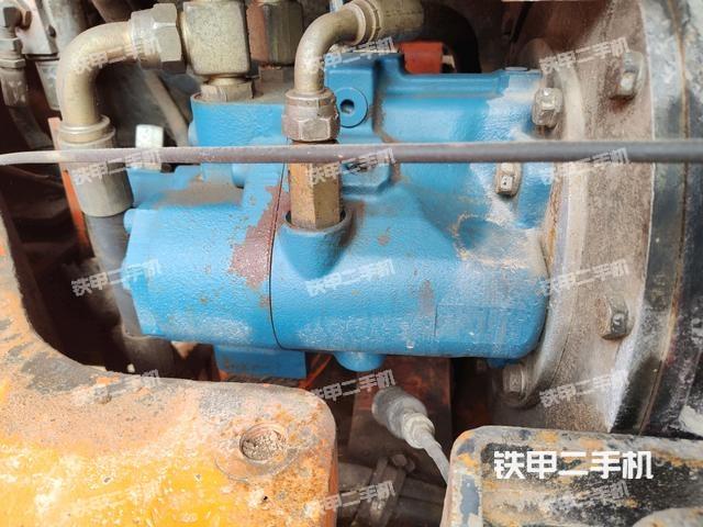 液压泵舱室正面整体（整机外观）