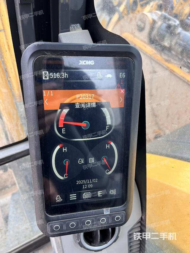 液压泵舱室正面整体（整机外观）