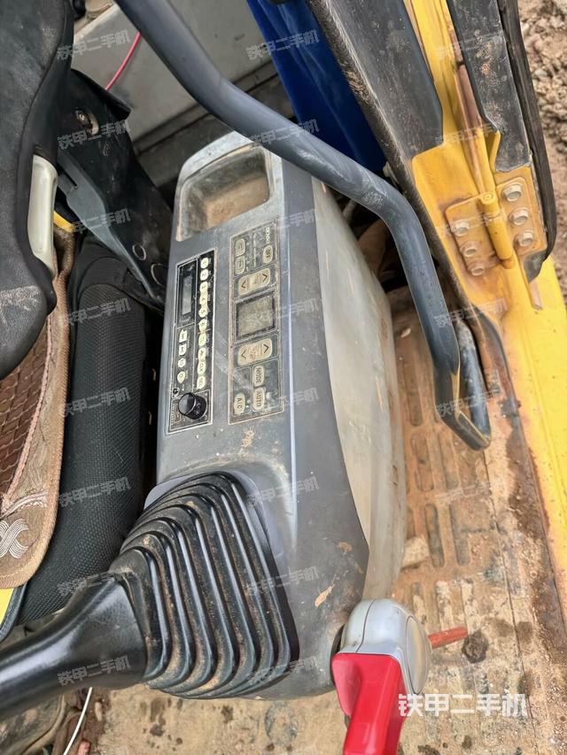 座椅左側(cè)控制臺/音響/含左手柄（駕駛室部分）